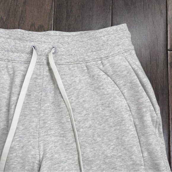 Lululemon Scuba High-Rise Short 5" Heathered Core Ultra Light Grey - Picture 3 of 6